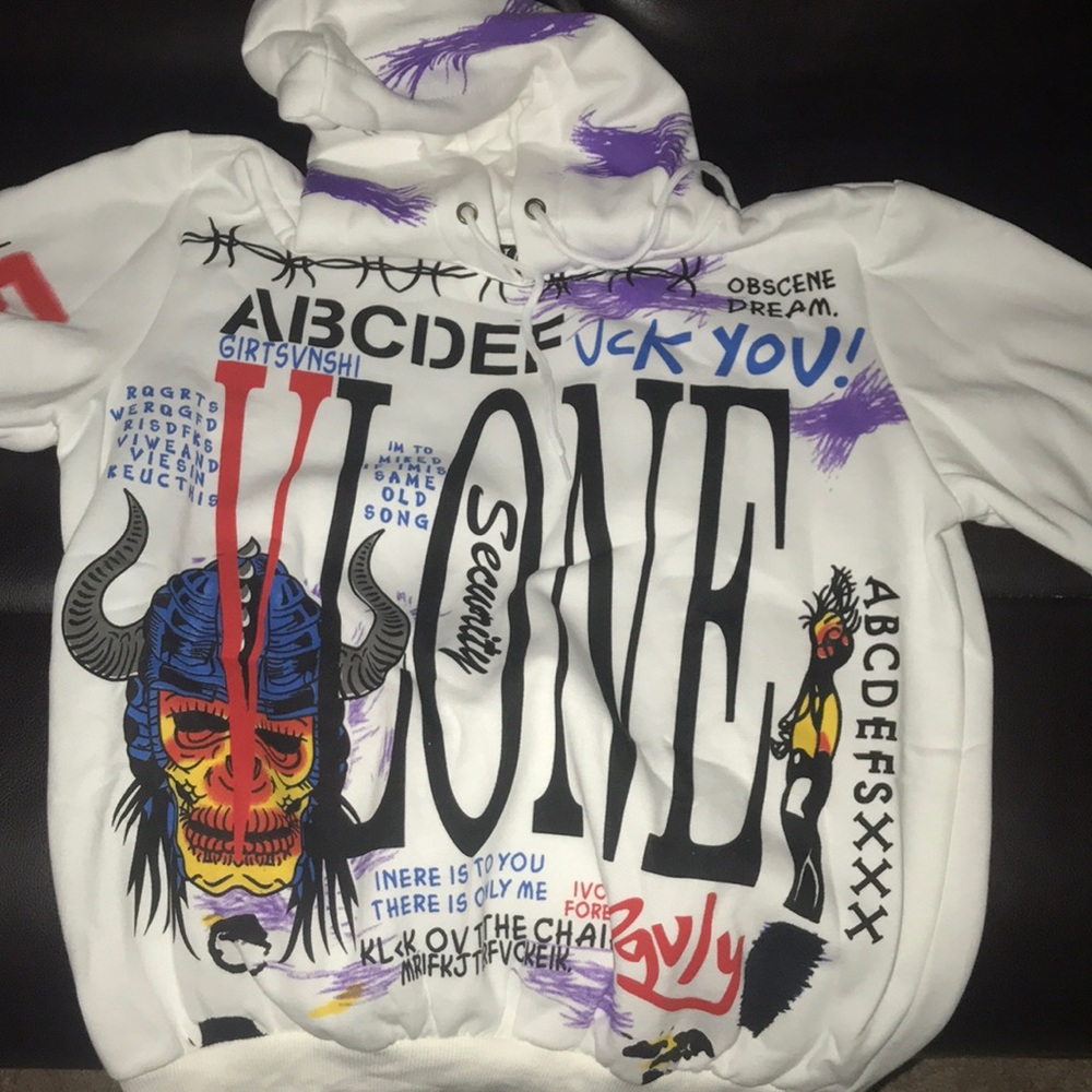 V-lone (Rare )graffiti sweatshirt!!